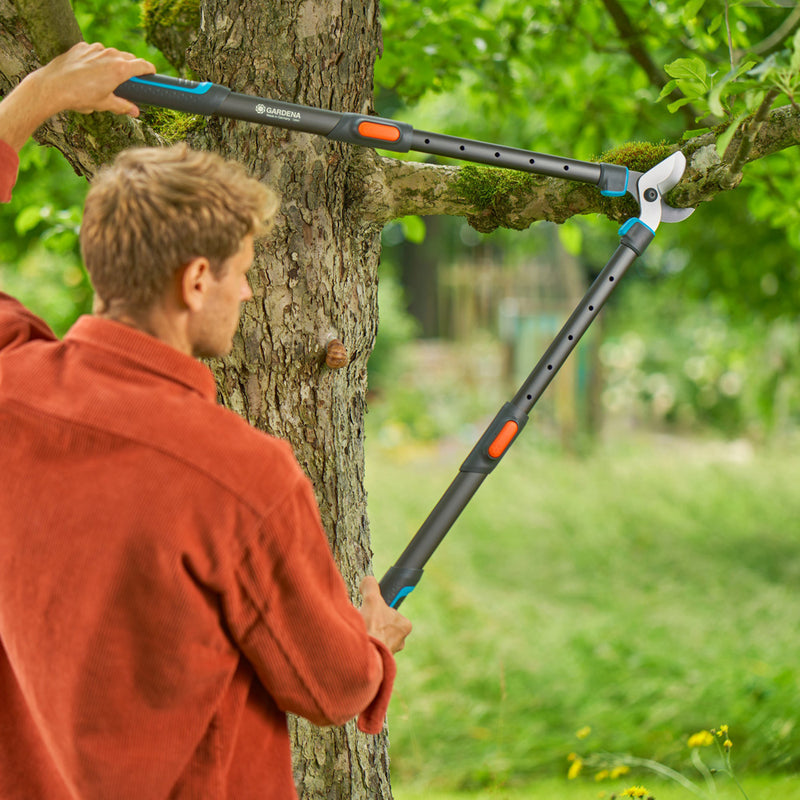 Gardena Astschere TeleCut Pro L Szene Mann 1